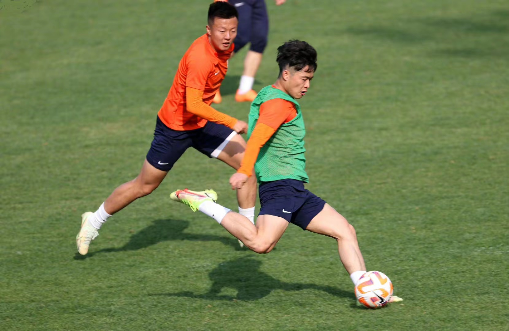 泰山97潜力后腰无缘报名，去中乙转投武汉青年星