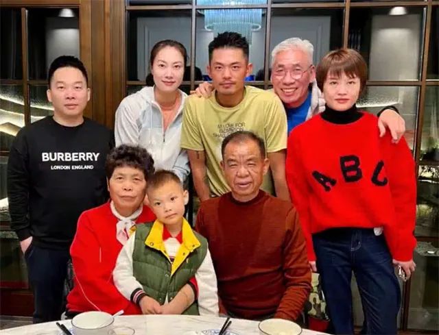 8位退役运动员今昔对比,有人成商业大佬,有人成搞笑博主