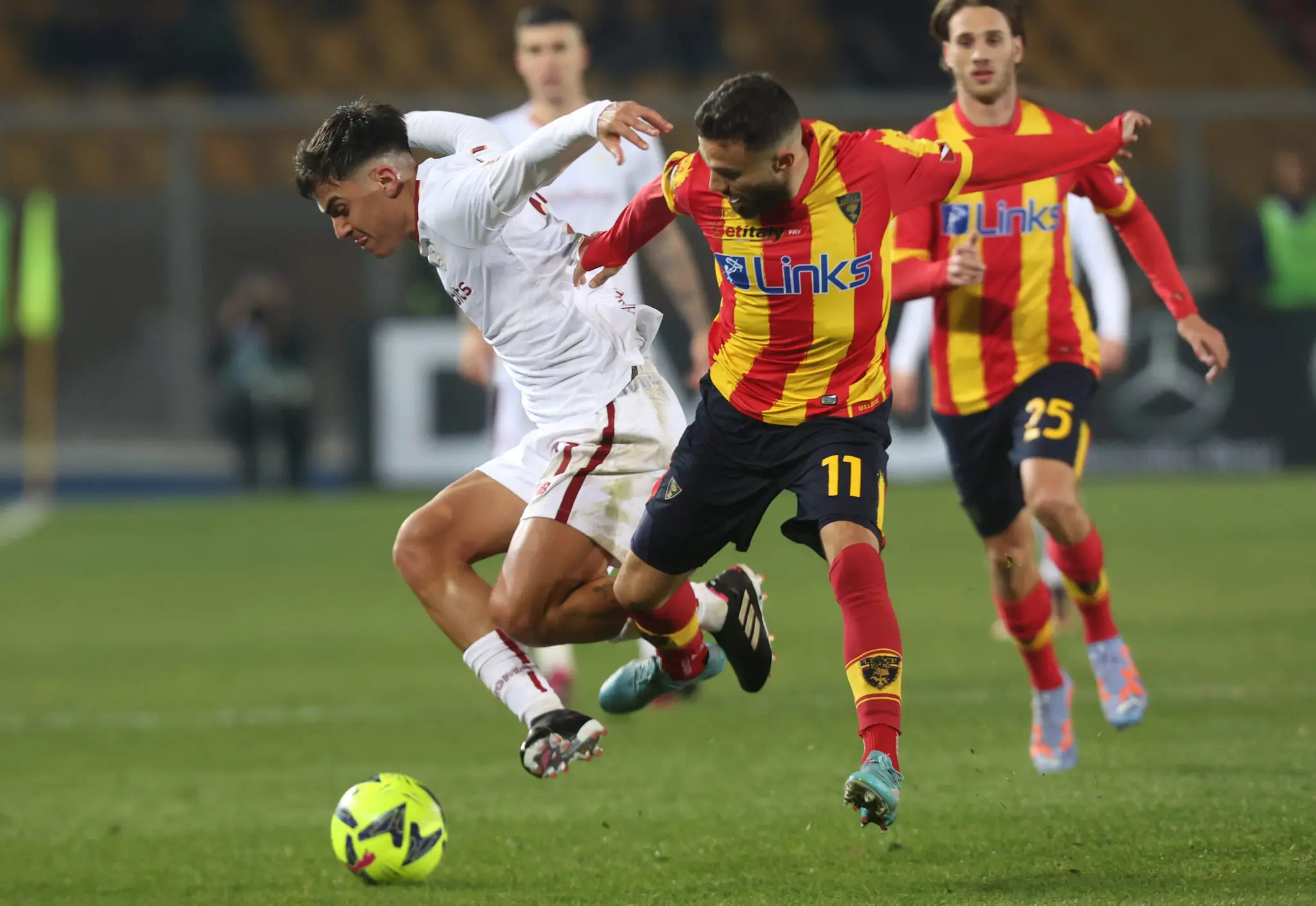 罗马绝杀莱切穆里尼奥,穆里尼奥执教罗马被红牌