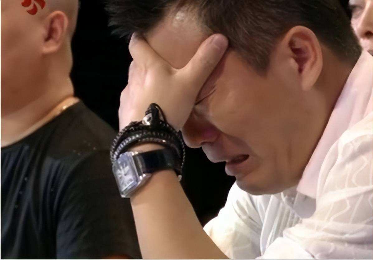 黄健翔主持人,央视主持人黄健翔现在在干嘛