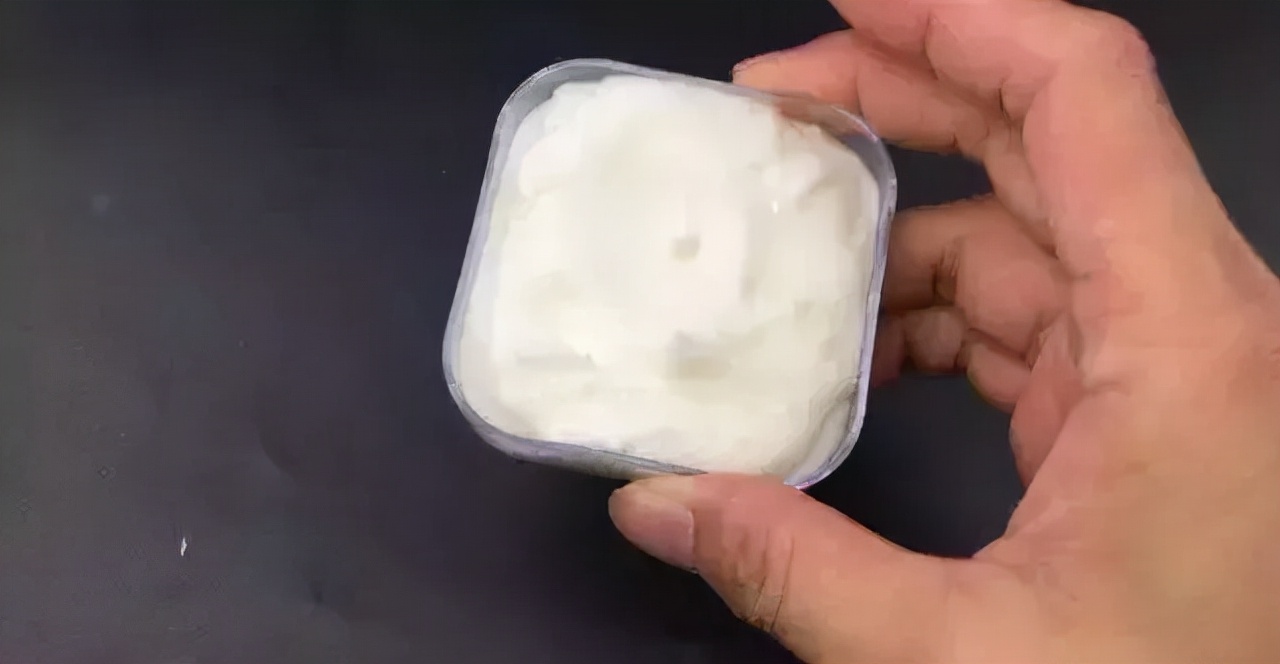 怎么洗发黄的羽绒衫,白色羽绒服洗了会发黄怎么回事