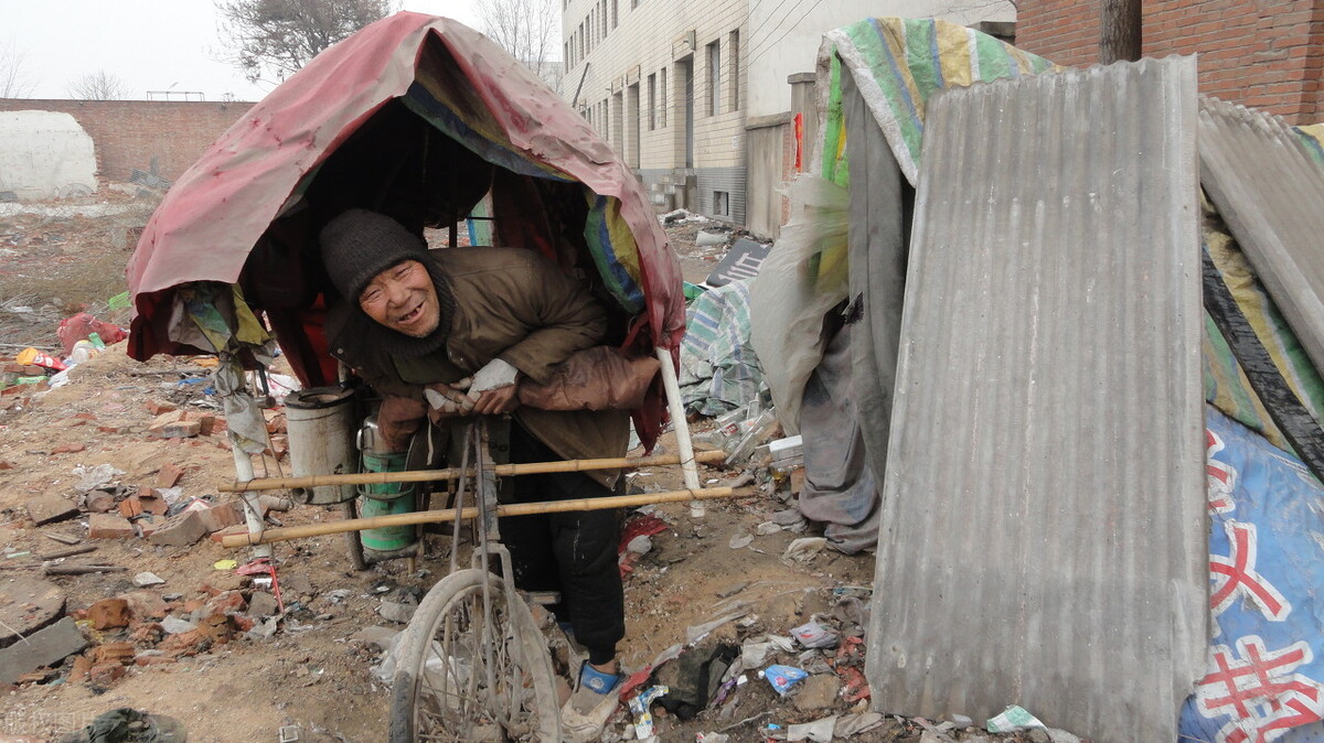 开三轮车收废品一天能赚多少钱,骑三轮车收破烂一年得赚多少钱