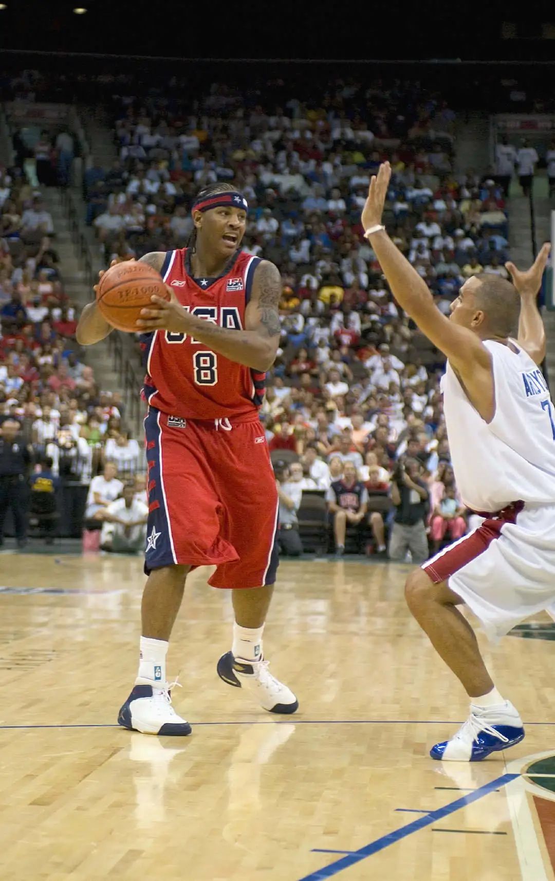 甜瓜安东尼签名鞋,安东尼生涯最高分穿的球鞋