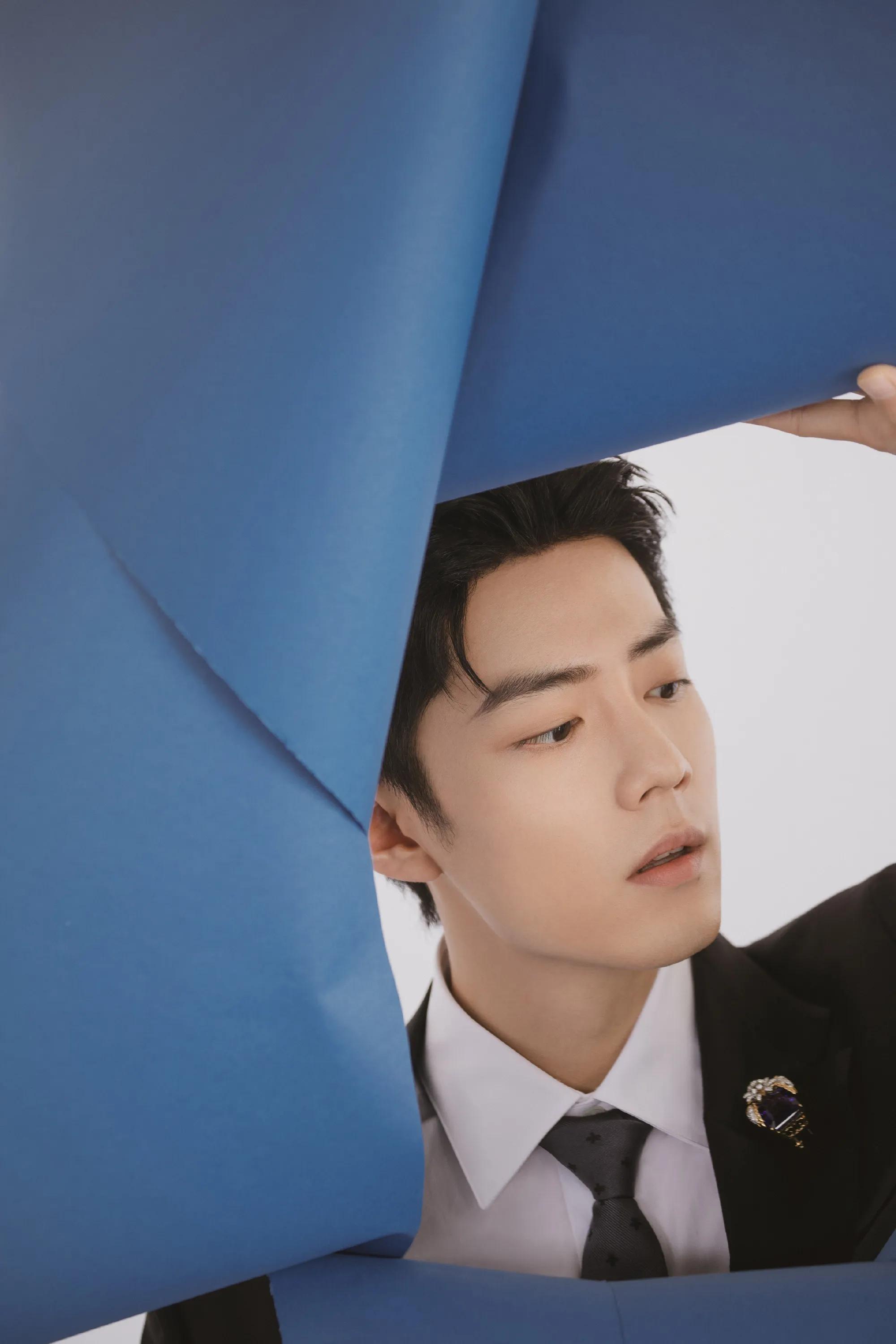 肖战近期活动造型,肖战微博之夜两套造型