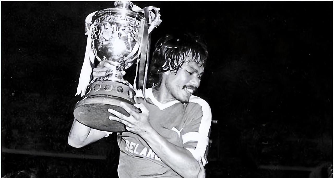 足坛历史射手榜梅西超越普斯卡什,梅西五大联赛进球数超越c罗图片