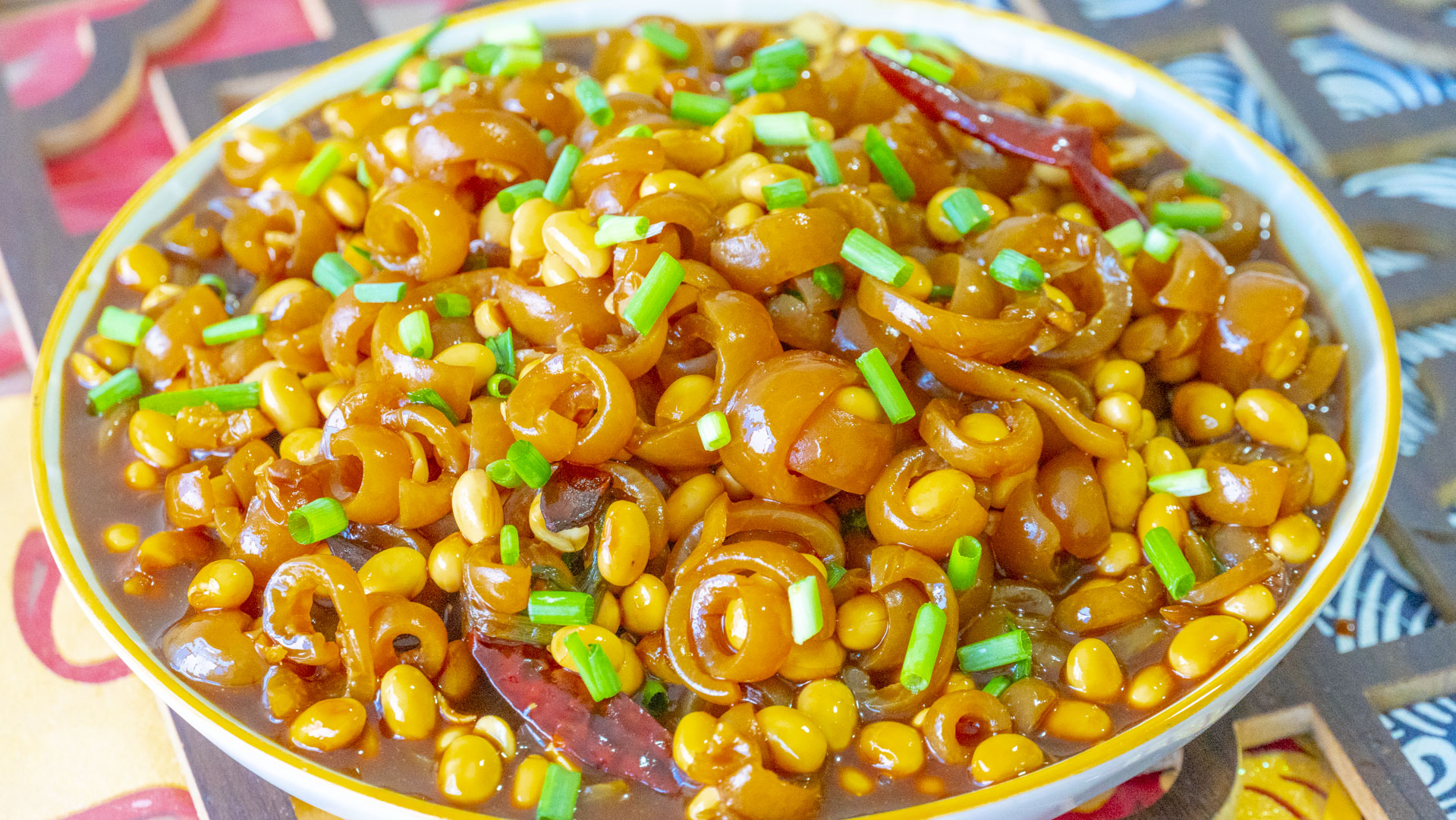 建议女人，多善待自己，少喝奶茶多吃6道菜，脸色红润，精神饱满