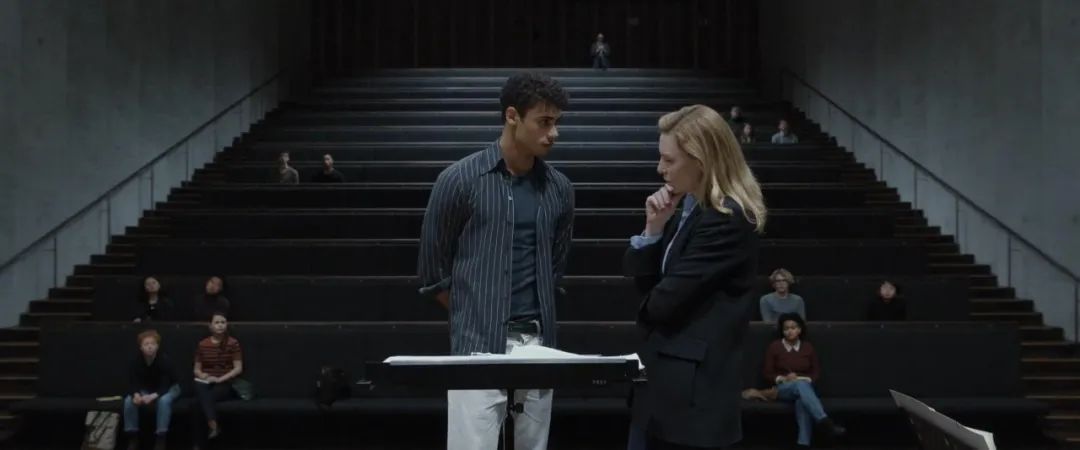 《塔尔》:“大女主”外壳之下,它讲了什么?