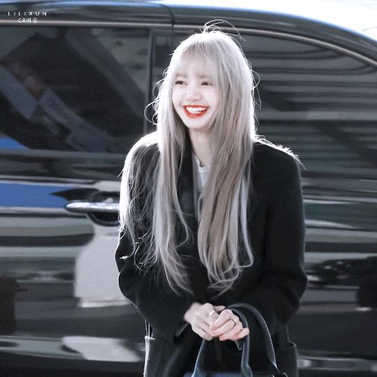 有这几个特点的女生打车去染浅发