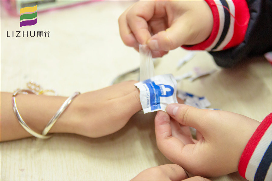 学美甲初学者涂指甲油教程,学美甲卸指甲基本教程