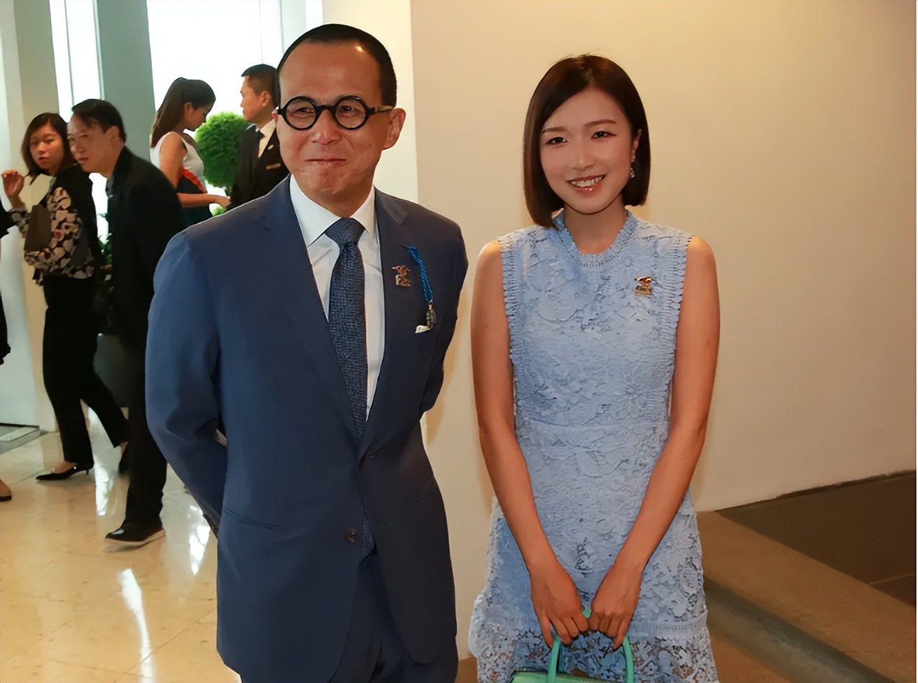 “只生孩子不结婚”的8位女星，看似洒脱淡然，实则吃尽了苦头