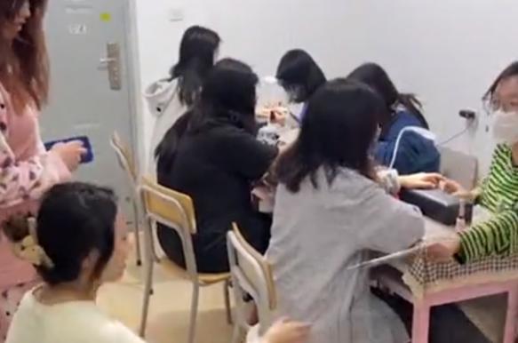 实现零花钱自由，6名女大学生利用课余时间搞副业，月入2万多