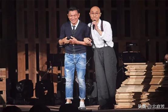 他从小不幸却敢梦敢刚，他用自己的style诠释真正的港乐真谛