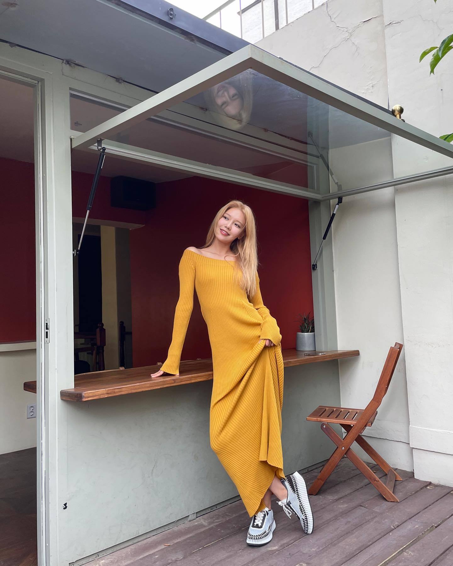 崔秀英穿碎花裙图片,崔秀英拍摄写真秀好身材