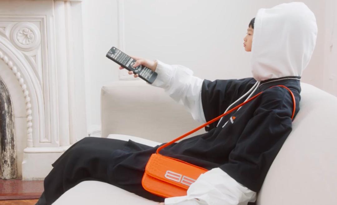 巴黎世家破烂鞋上万元图片,巴黎世家乞丐鞋多少人买了