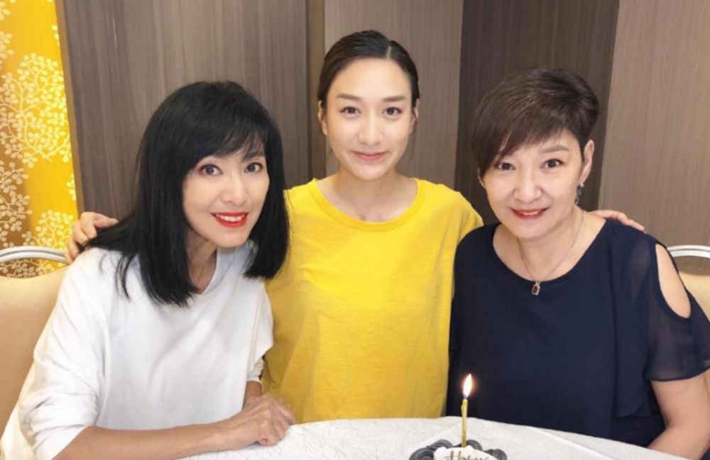 米雪：第一部金庸剧女主，成龙苦追她八年无果，66岁近照仍似少女