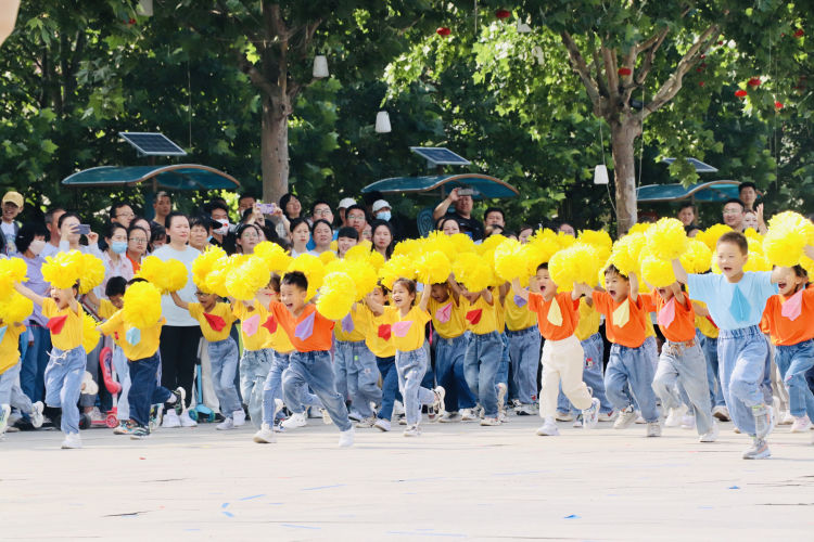 幼儿园小手拉大手运动会,大手拉小手幼儿园亲子活动