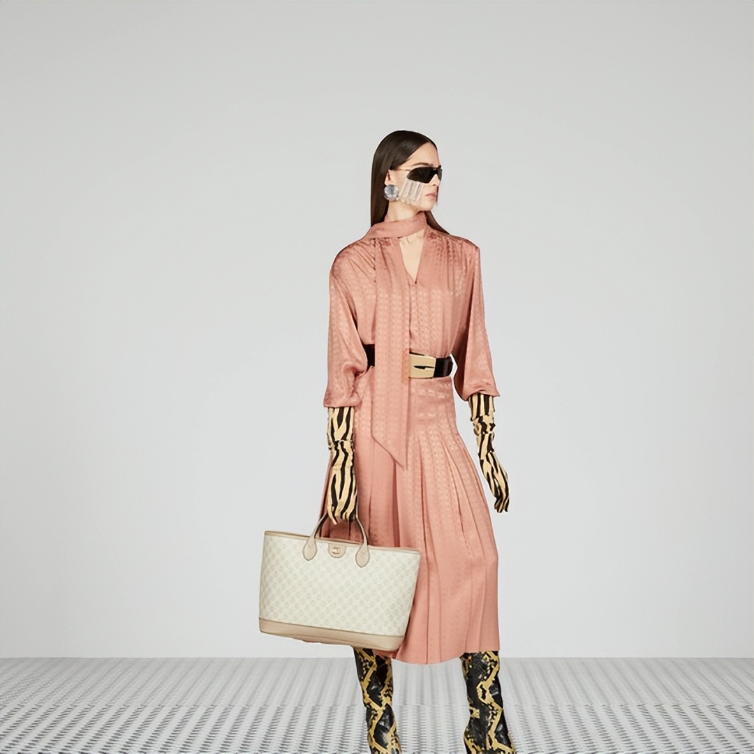 gucciophidia托特包有几个号黑色,gucci古驰ophidia系列中号托特包