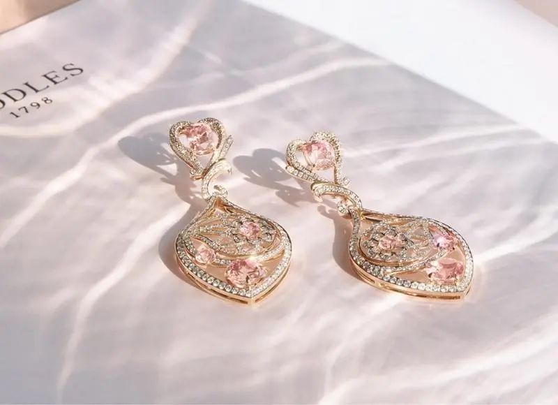 为英国女王定制手表,为英国女王定制帽子