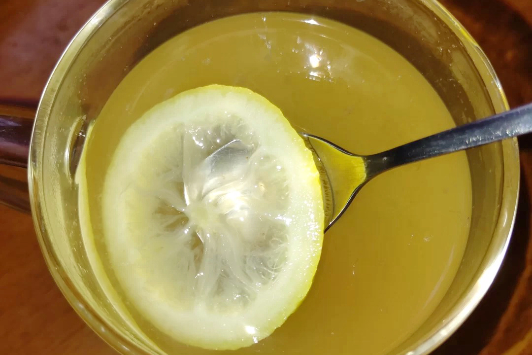 绿色柠檬和黄色柠檬哪种泡水好,买柠檬挑什么样的好