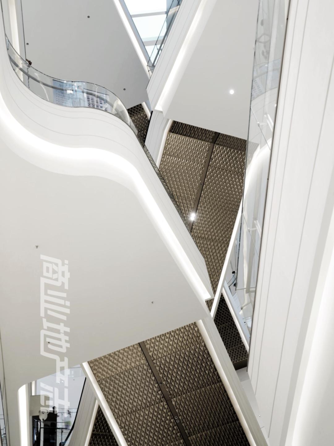 为了提升观察海口万象城的本地化视角,我在海口住了一整周