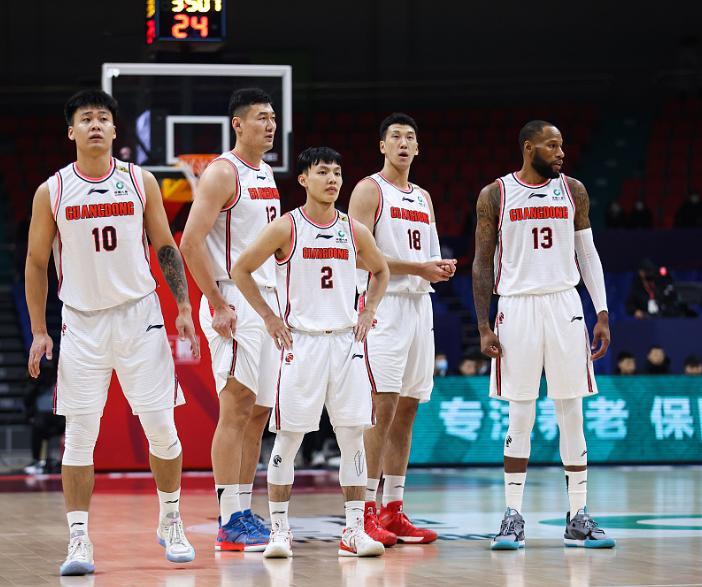 广东北京赛后更衣室说胡明轩,cba判罚引争议