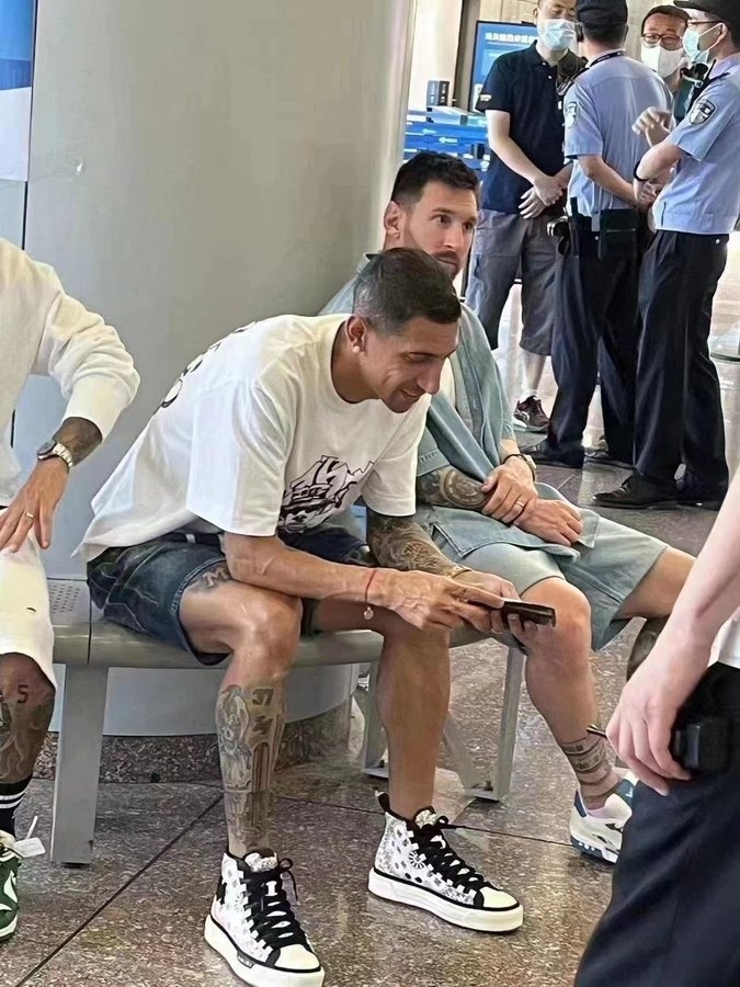 梅西精彩入球,梅西迎来巴黎首秀