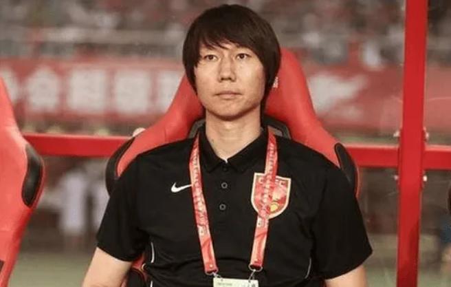 李铁太毒了！降级队解散拜铁子所赐，留下亿元债务，祸害武汉足球