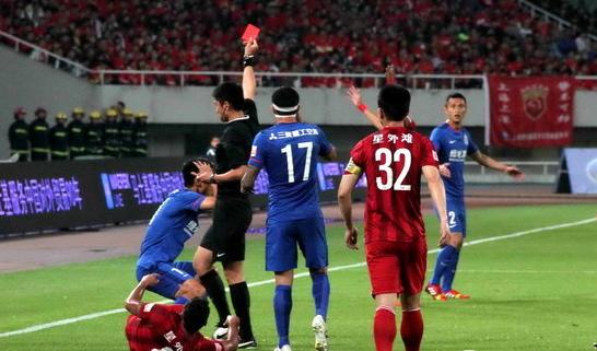 上海的天空是蓝色还是红色,上海的天空是蓝色的