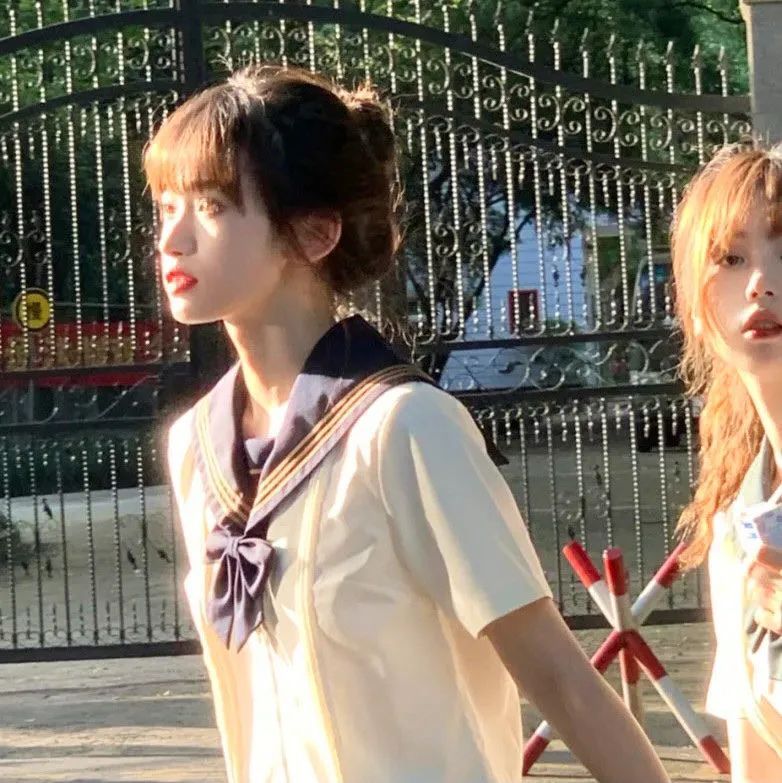 闺蜜头像一左一右真人可爱姐妹,情侣头像和闺蜜头像连在一起的