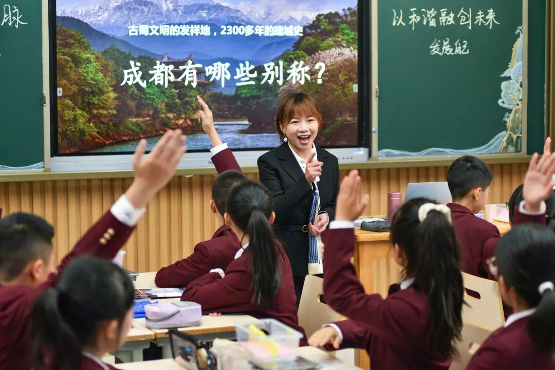 金苹果锦城一中，创办世界一流中学，做好受益终身的教育