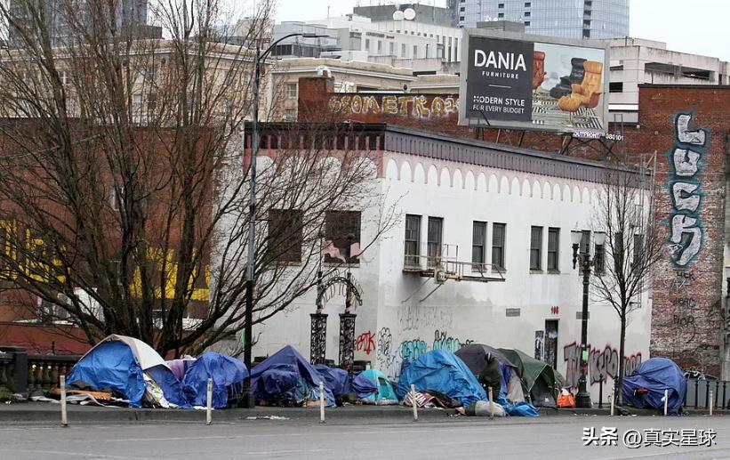 美国波特兰沦为无法无天的地狱！满街“行尸”，零元购搞垮沃尔玛