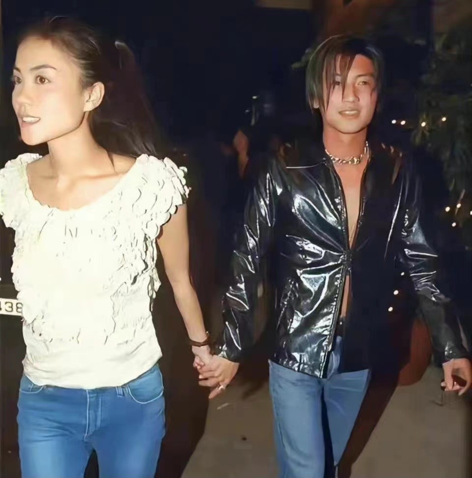 王菲谢霆锋甜蜜牵手要去哪里,王菲谢霆锋复合七年首合体