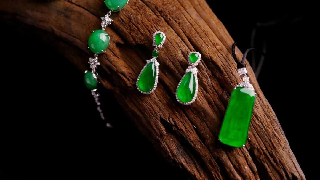 黄金与翡翠哪个更值得收藏,翡翠和黄金哪个投资价值高