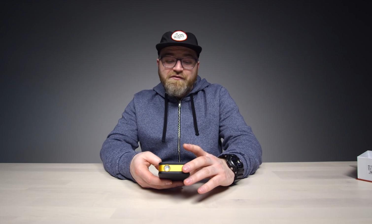 美国大叔网购老年机,美国大叔买安卓手机