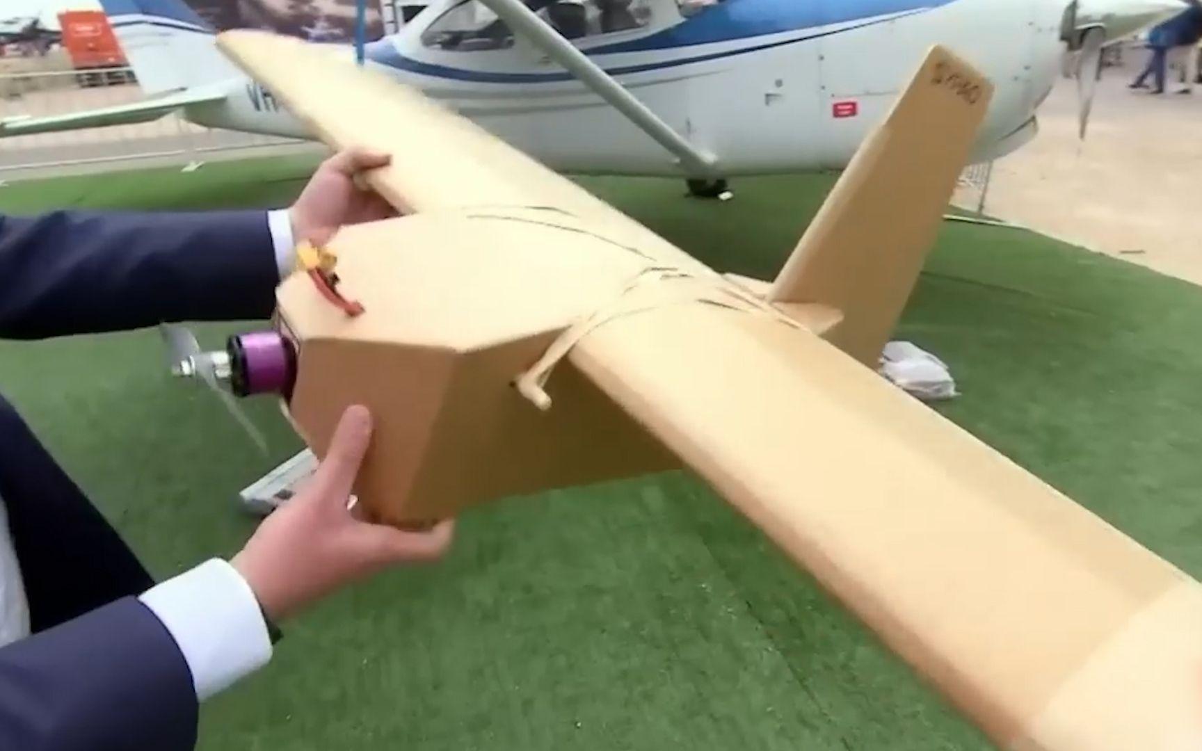 澳援乌“纸飞机”，便宜好使！提醒了中国，义乌可使劲造打台军