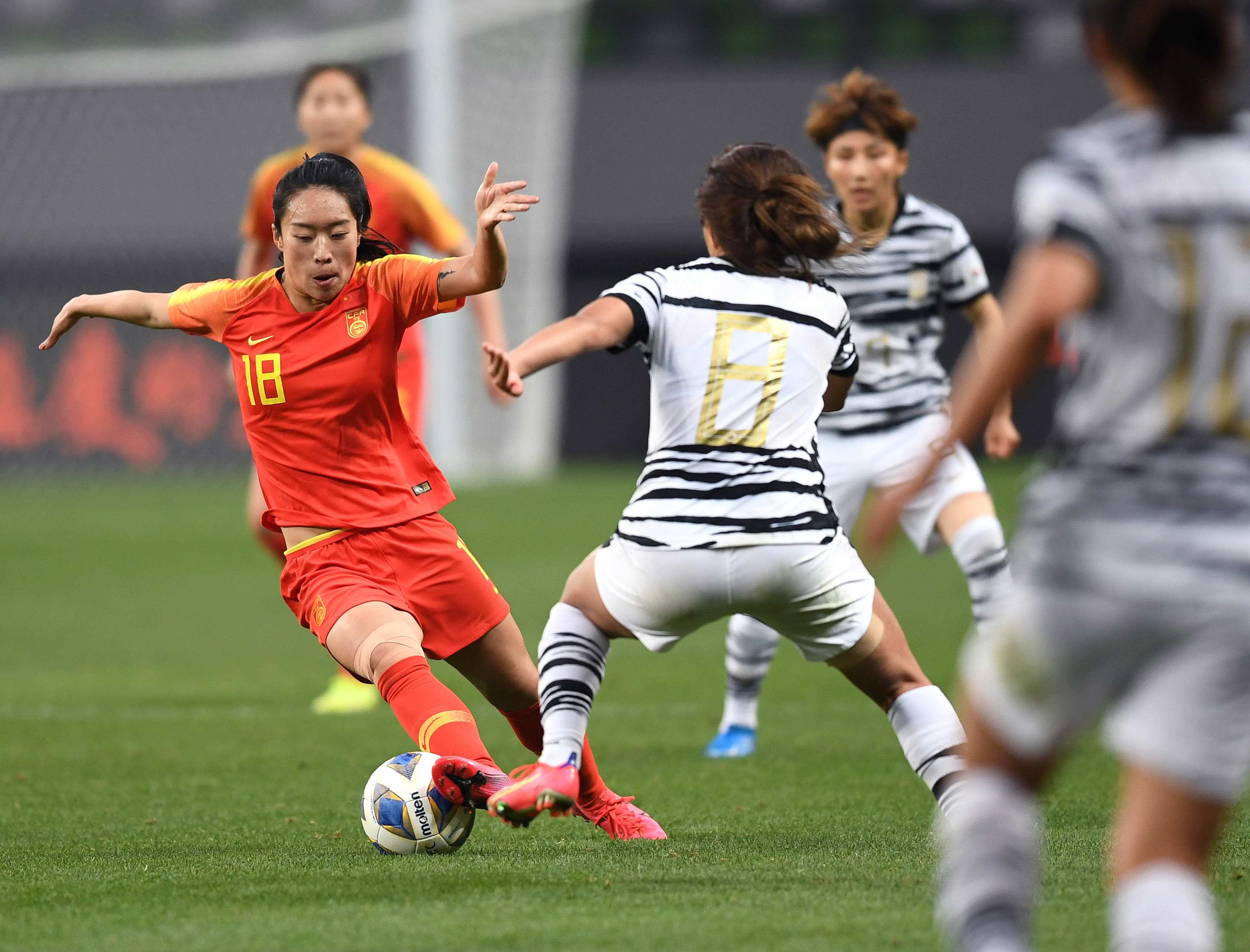 王霜四比三力克韩国队,中国女足高光时刻王霜