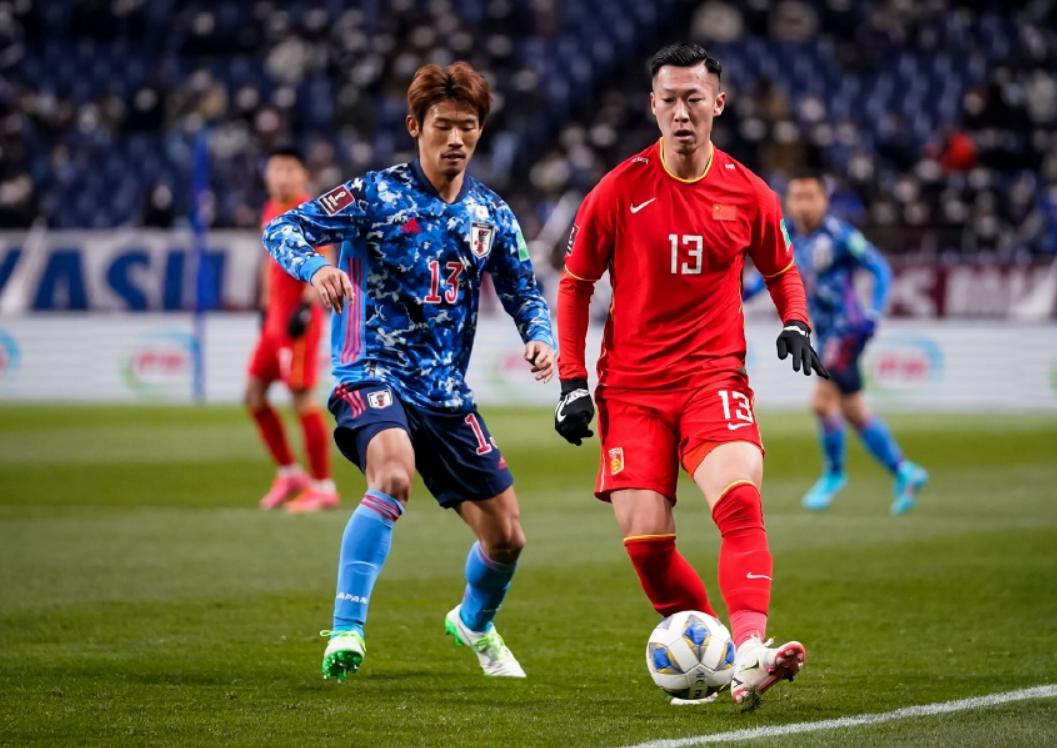 中国足球队日本守门员,国足踢日本的守门员是谁