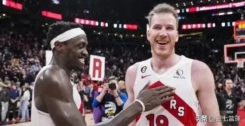 今日最佳阵容评选,利拉德39+10+6,字母哥36+13+9均落选