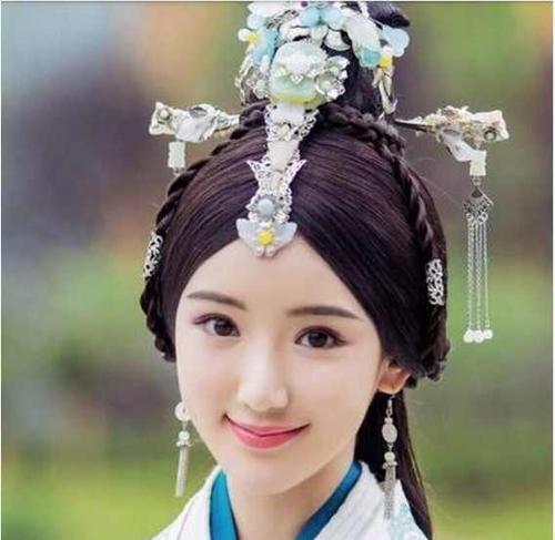 旭日阳刚王旭落魄到地下通道卖艺,旭日阳刚王旭重回公众视线