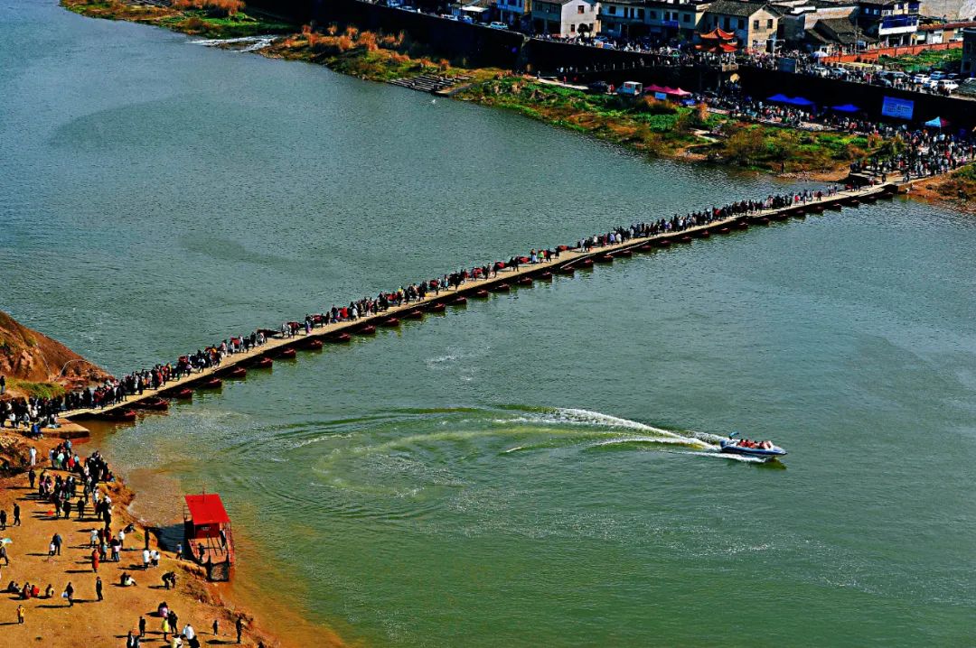 【上饶天下SHOW之铅山县】百年浮桥沧桑，百里信江画廊，辛弃疾巨雕缘何背城北望？