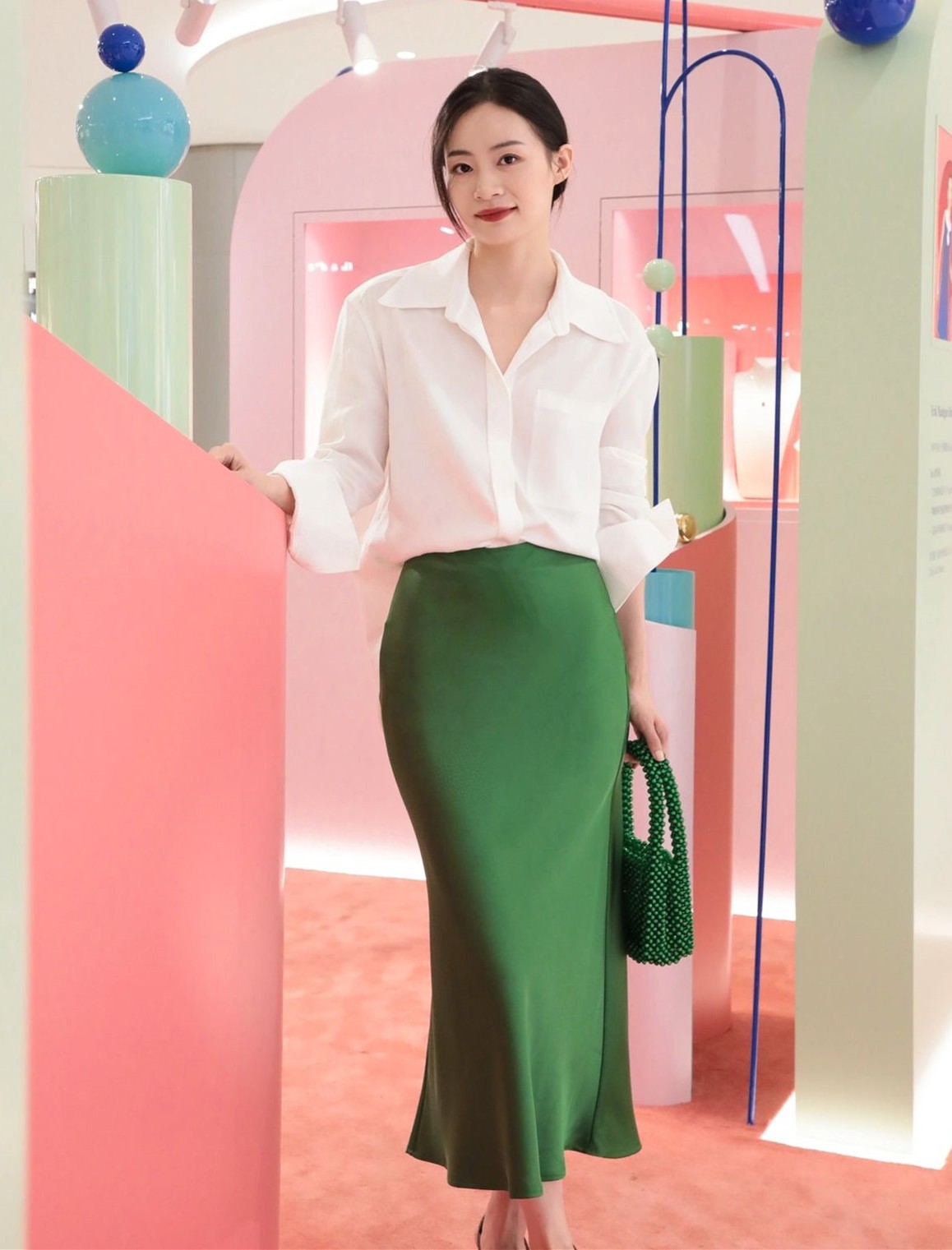 比t恤有气质,比t恤更高级减龄的是什么穿搭