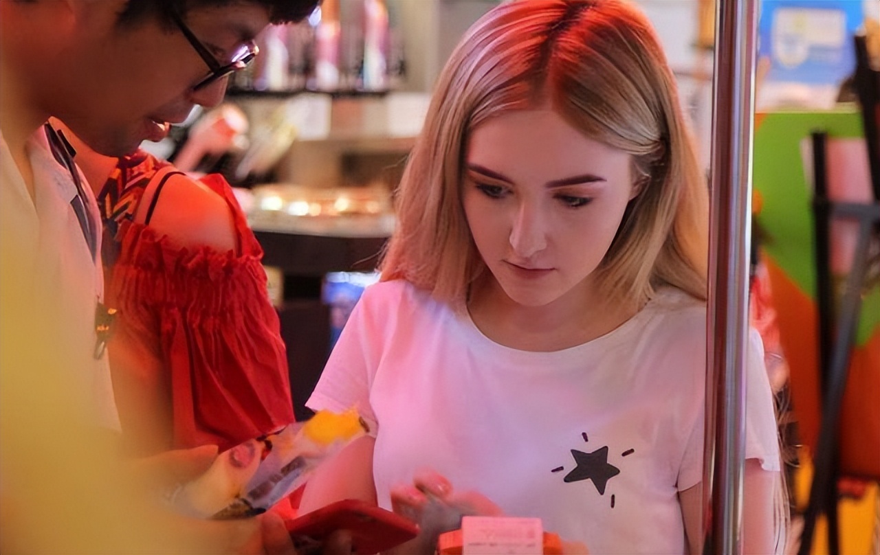 中国离俄罗斯很近的城市，隔江相望仅750米，游客少物价低