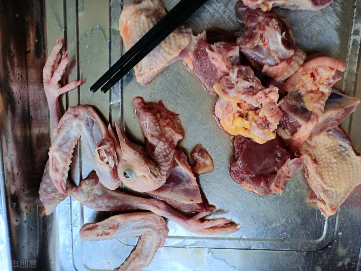 “一鸽胜九鸡”，杀鸽子到底用不用放血？鸽子该如何处理才美味？