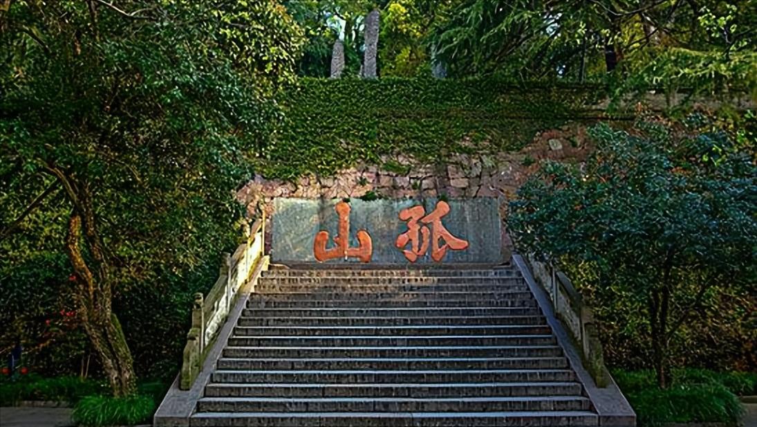 一山二塔三岛三堤五湖分别指什么,杭州西湖的一山二塔三岛