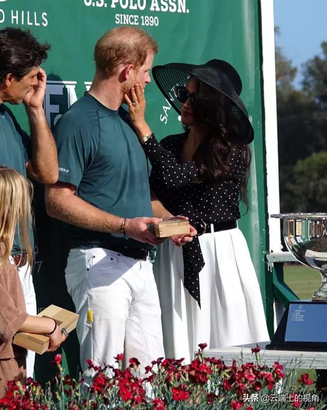 不分场合秀恩爱招人厌，网友劝哈里王子：醒醒吧，这根本不是爱情