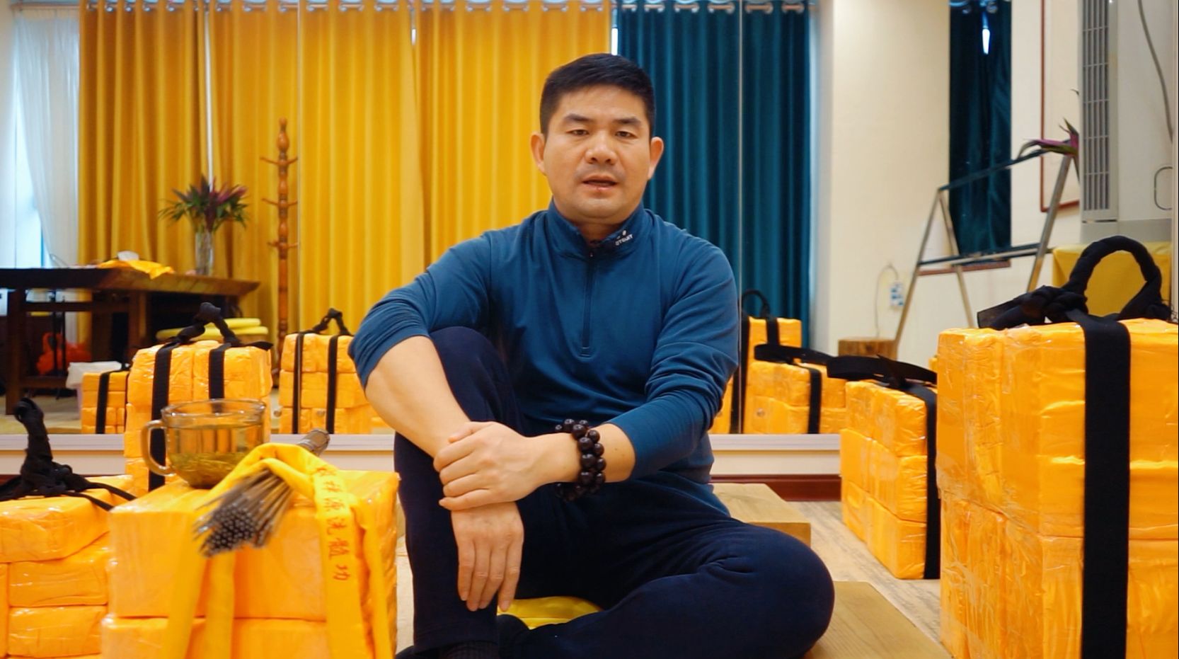 叶伟练习洗髓拉重物视频,东方易元叶伟洗髓视频