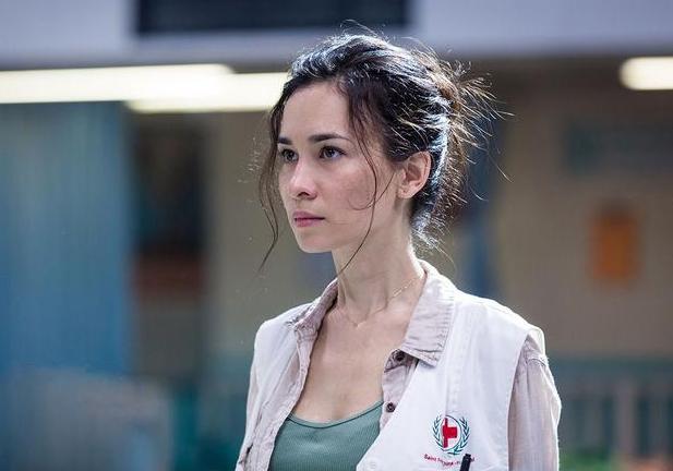 战狼2韩庚与卢靖姗片段,战狼2女主角卢靖姗片段