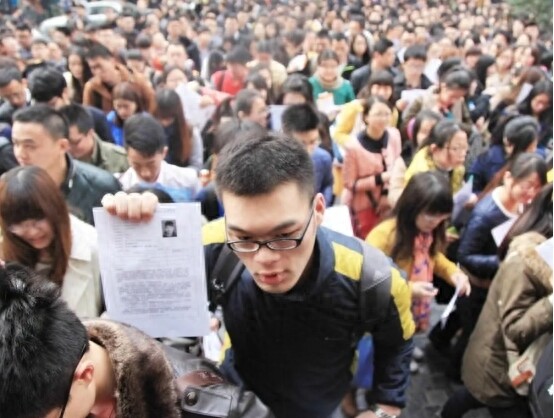 不要再死盯着公务员了，这几个企业不仅福利待遇好，工资也很高！