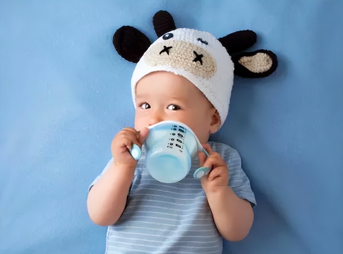 4岁宝宝还需要喝配方奶吗,4岁孩子喝配方奶好还是纯奶好