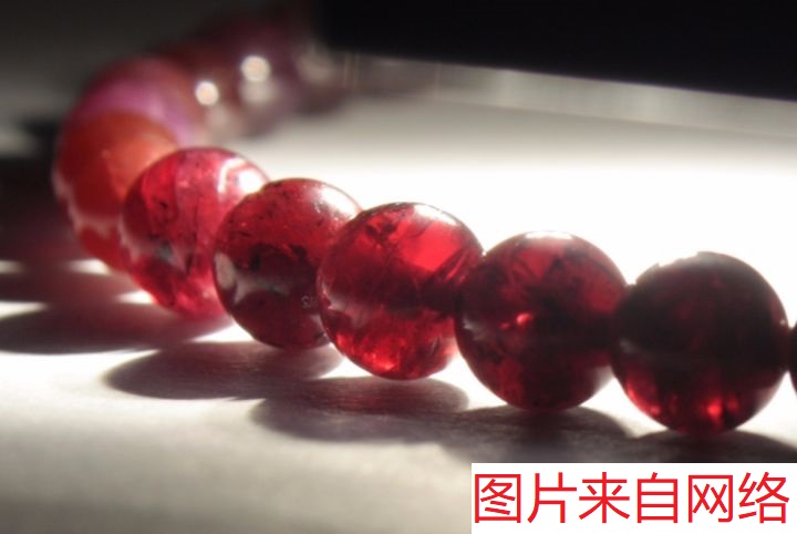 怎样鉴别石榴石真假,石榴石手链真假如何鉴别